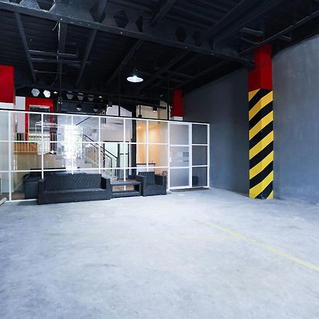 Super Oyo Flagship 3688 Pot Art Hotel Surabaya Ngoại thất bức ảnh