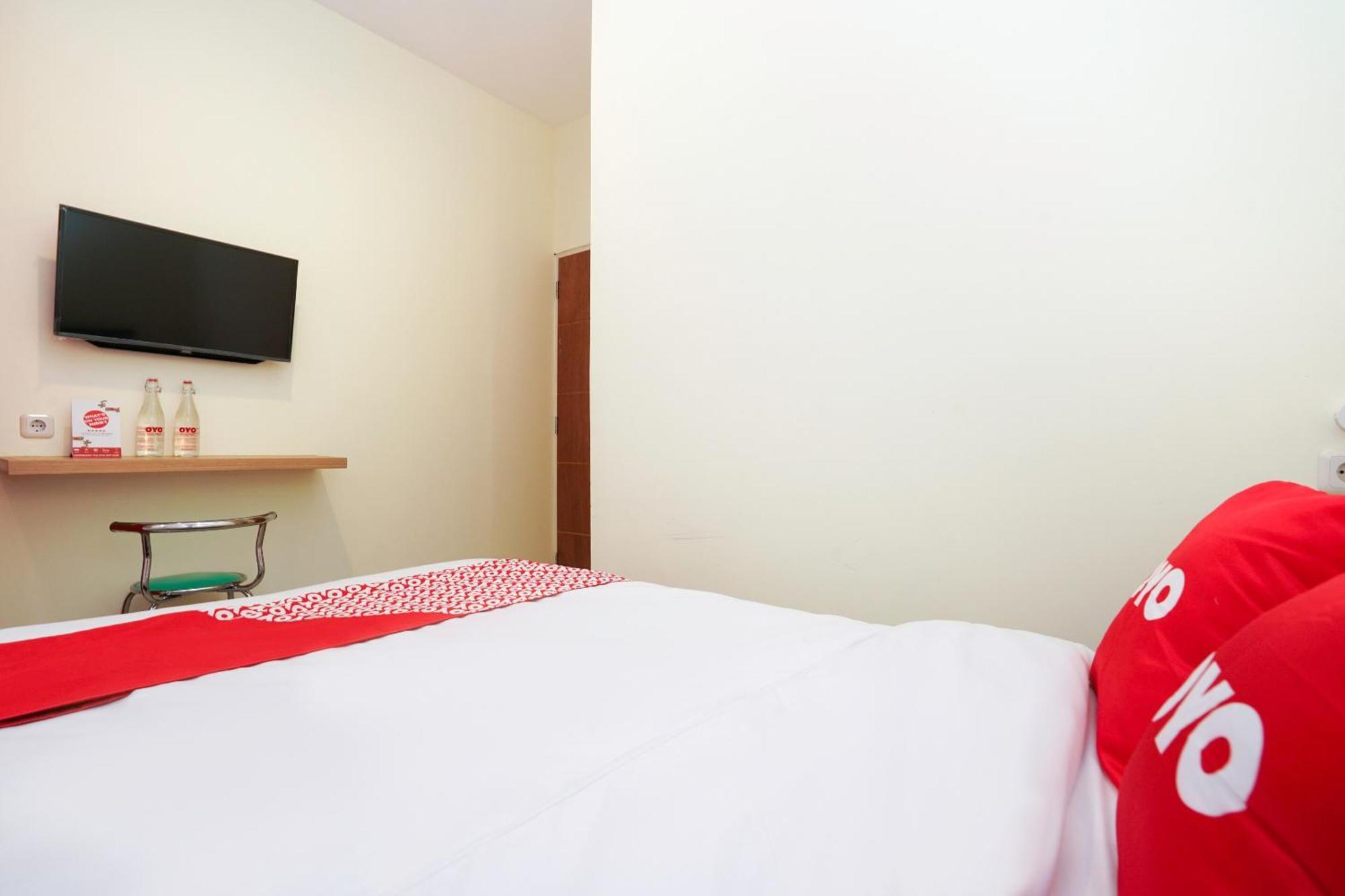Super Oyo Flagship 3688 Pot Art Hotel Surabaya Ngoại thất bức ảnh