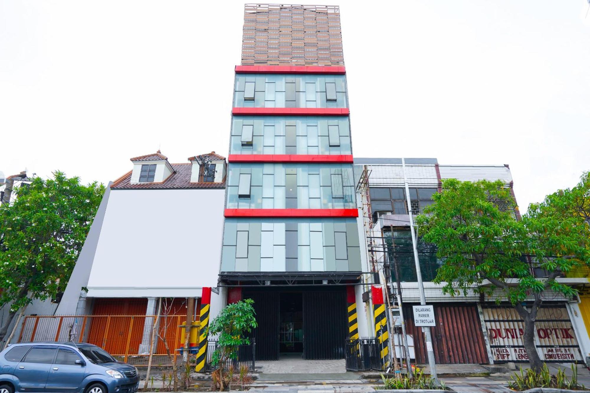 Super Oyo Flagship 3688 Pot Art Hotel Surabaya Ngoại thất bức ảnh